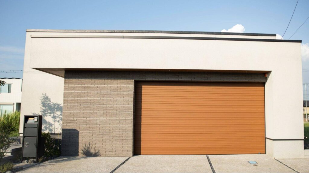 約44坪の平屋で、間取りは1LDK＋WIC＋ガレージという構成