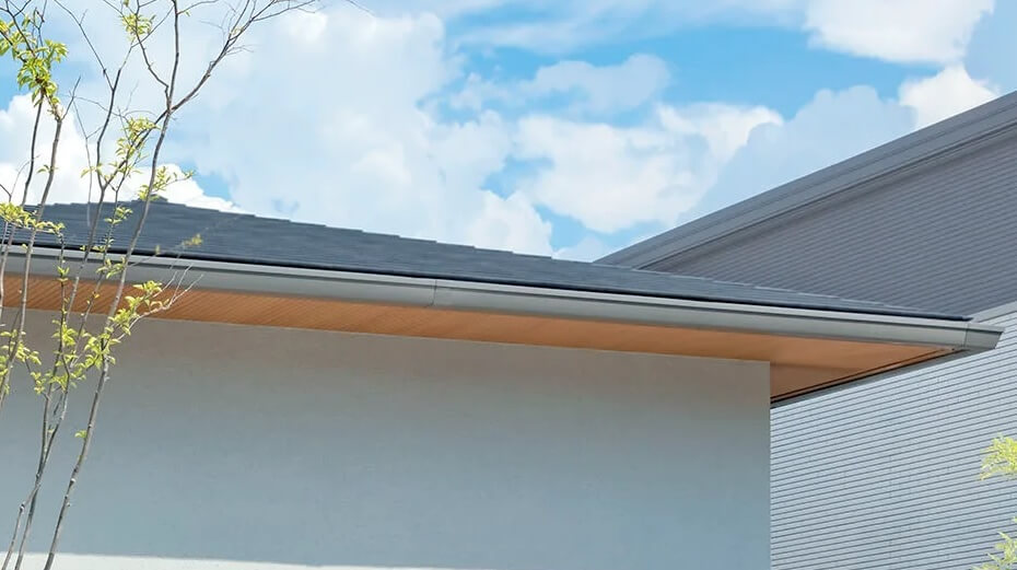 雨樋が軒天の一部のように見え、軒ラインが非常にすっきりと美しく見える