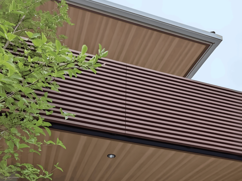 ニチハ製の軒天材「木目塗装軒天LS